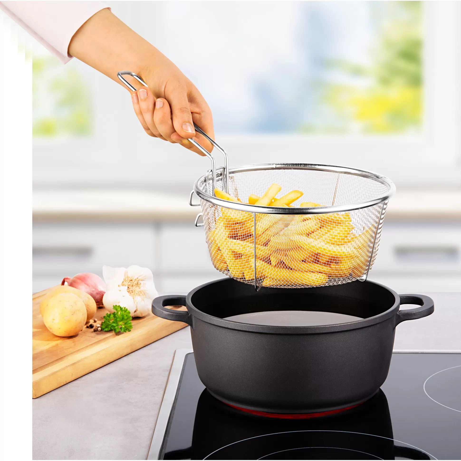 Astucieux Accessoires Culinaires : Le Panier à Friture Polyvalent de Genialo