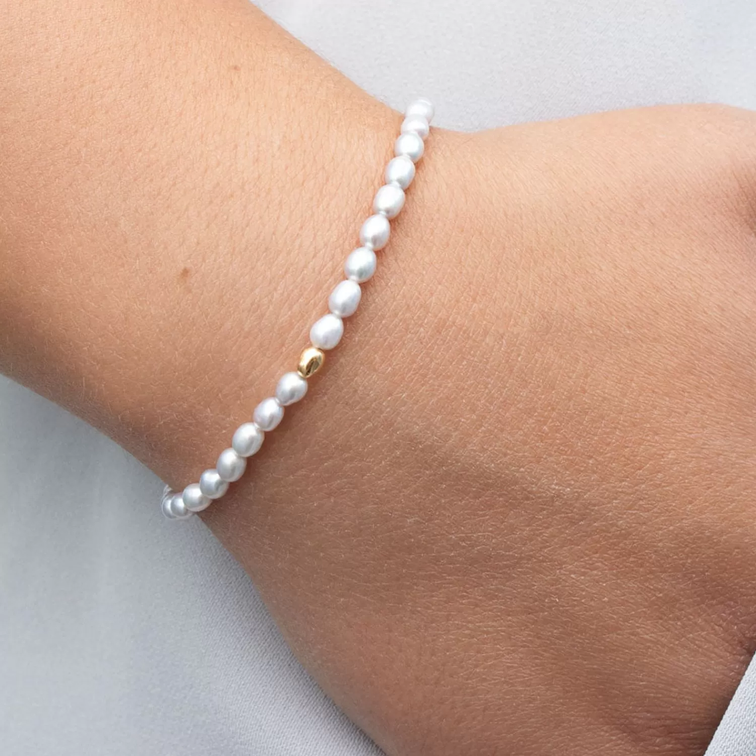 Bracelet Alkemistry Vianna en or 18 carats - Perles grises et perles dorées, création artisanale exclusive 

(：