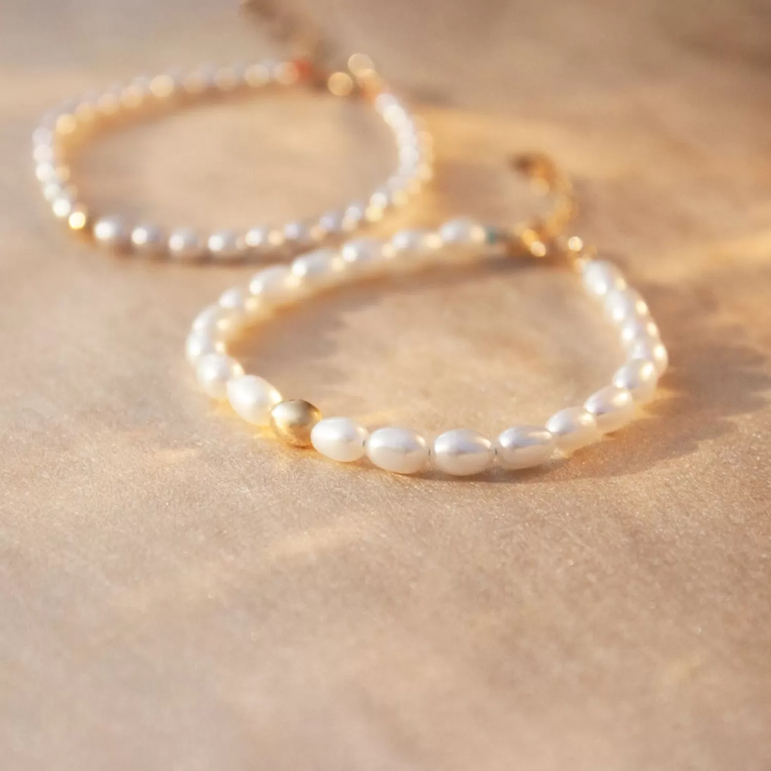 Bracelet Alchimie Vianna - Or 18 carats avec perle nacrée et perles dorées | Pièce élégante en édition limitée