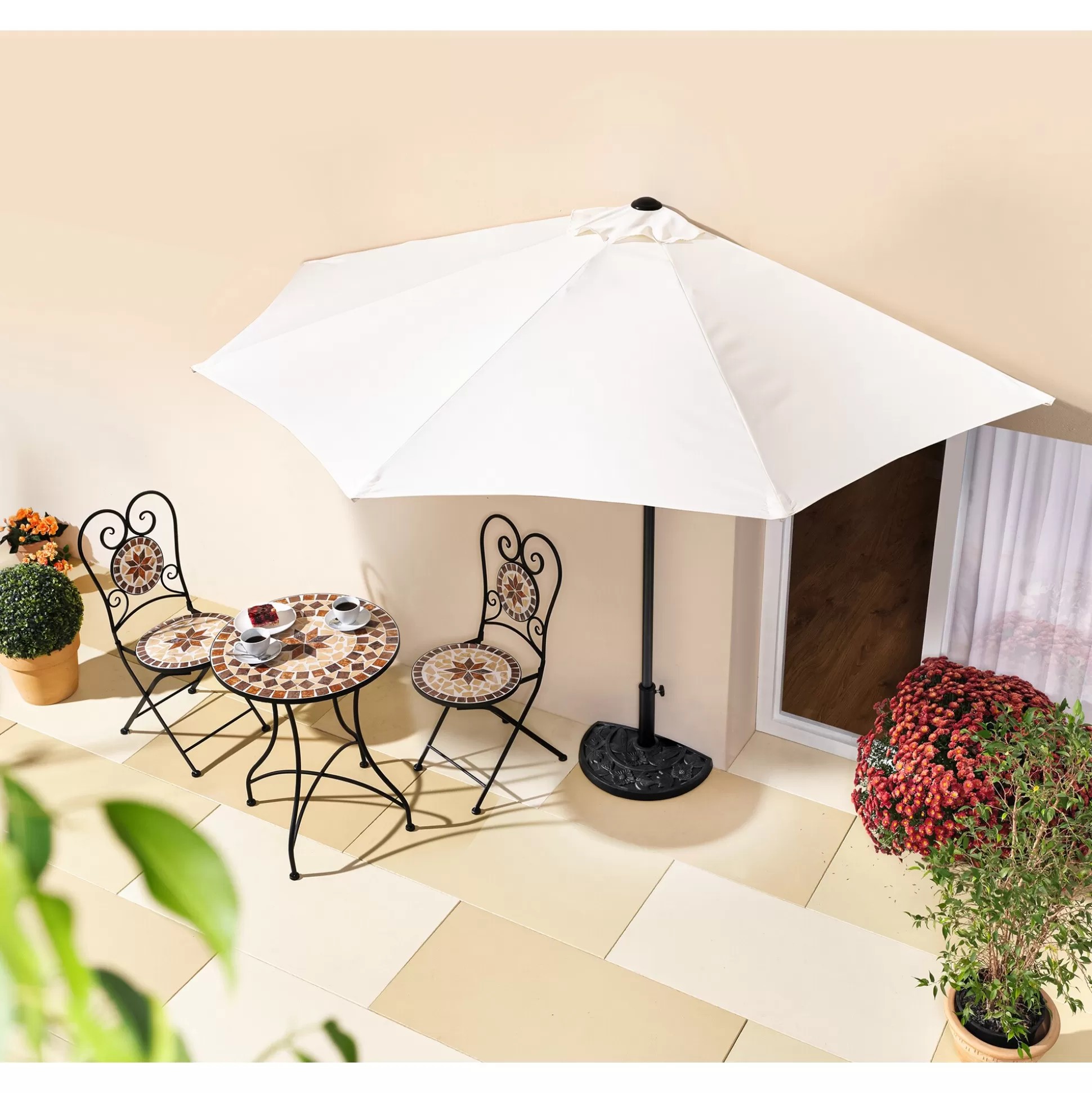 Parasol mural élégant en blanc cassé - Ensemble de meubles de jardin avec accessoires assortis - Solution d'ombrage design pour terrasse
