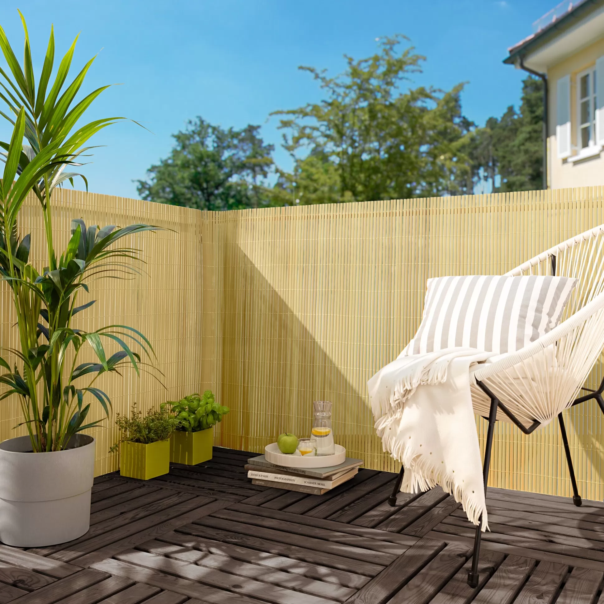 Claustra Moderne en Rotin Naturel pour Terrasse - Écran d'Intimité Genialo | Décoration Jardin Résistante aux Intempéries