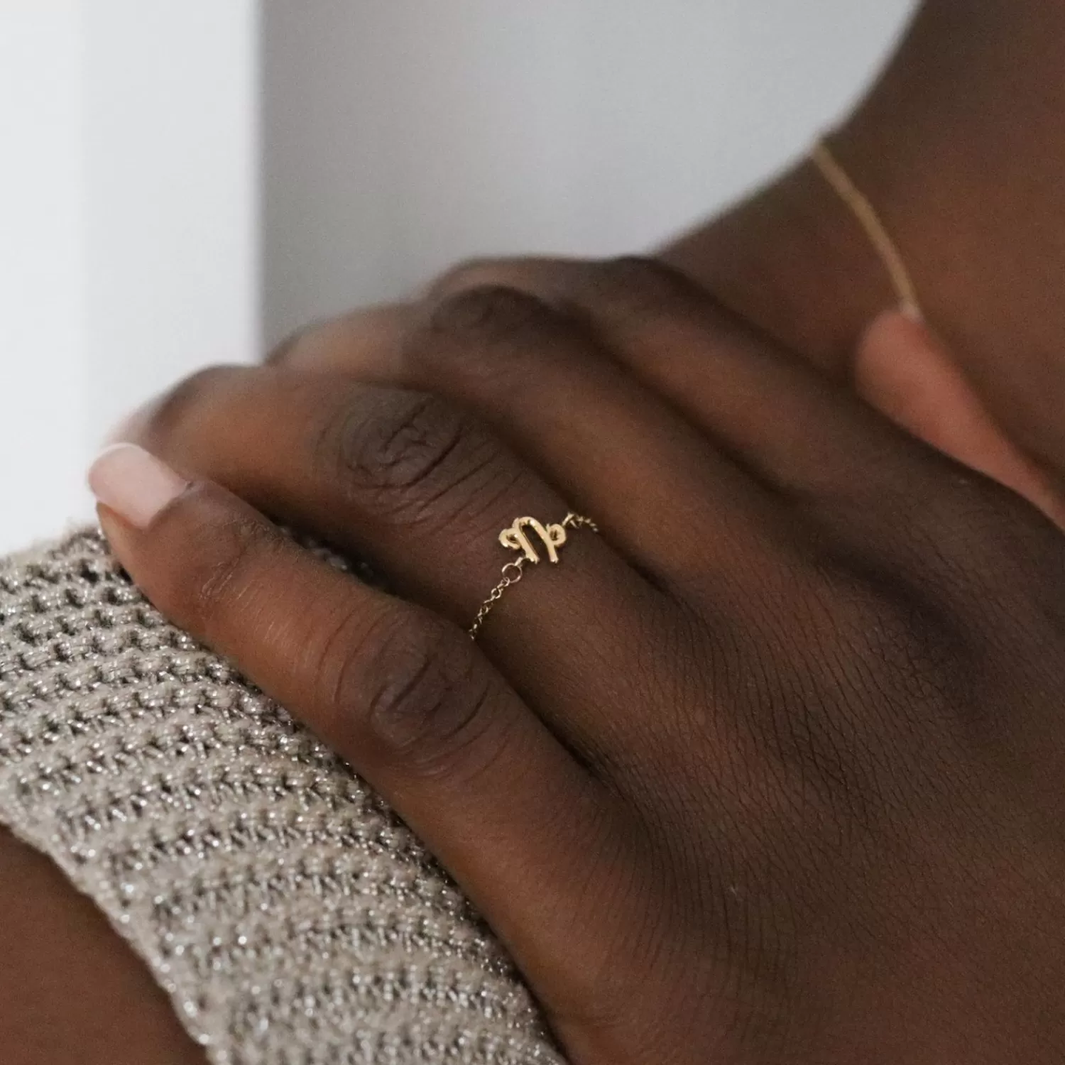 Bague Alkemistry Zodiaque - Chaîne ajustable personnalisable en or 18 carats inspirée des signes astrologiques
