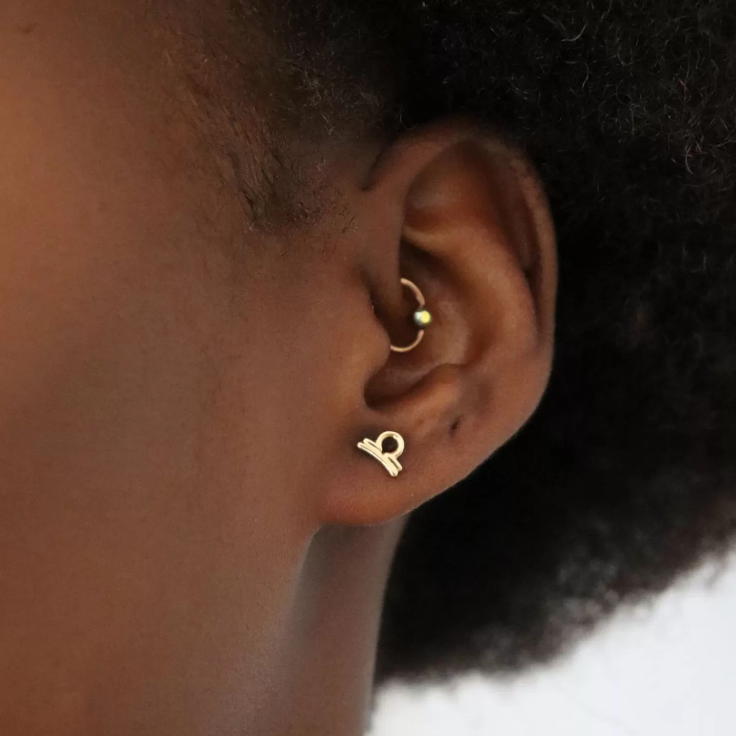 Boucle d'Oreille Étoile du Zodiaque en Or 18 Carats – Création Unique Alkemistry, Style Astral Élégant