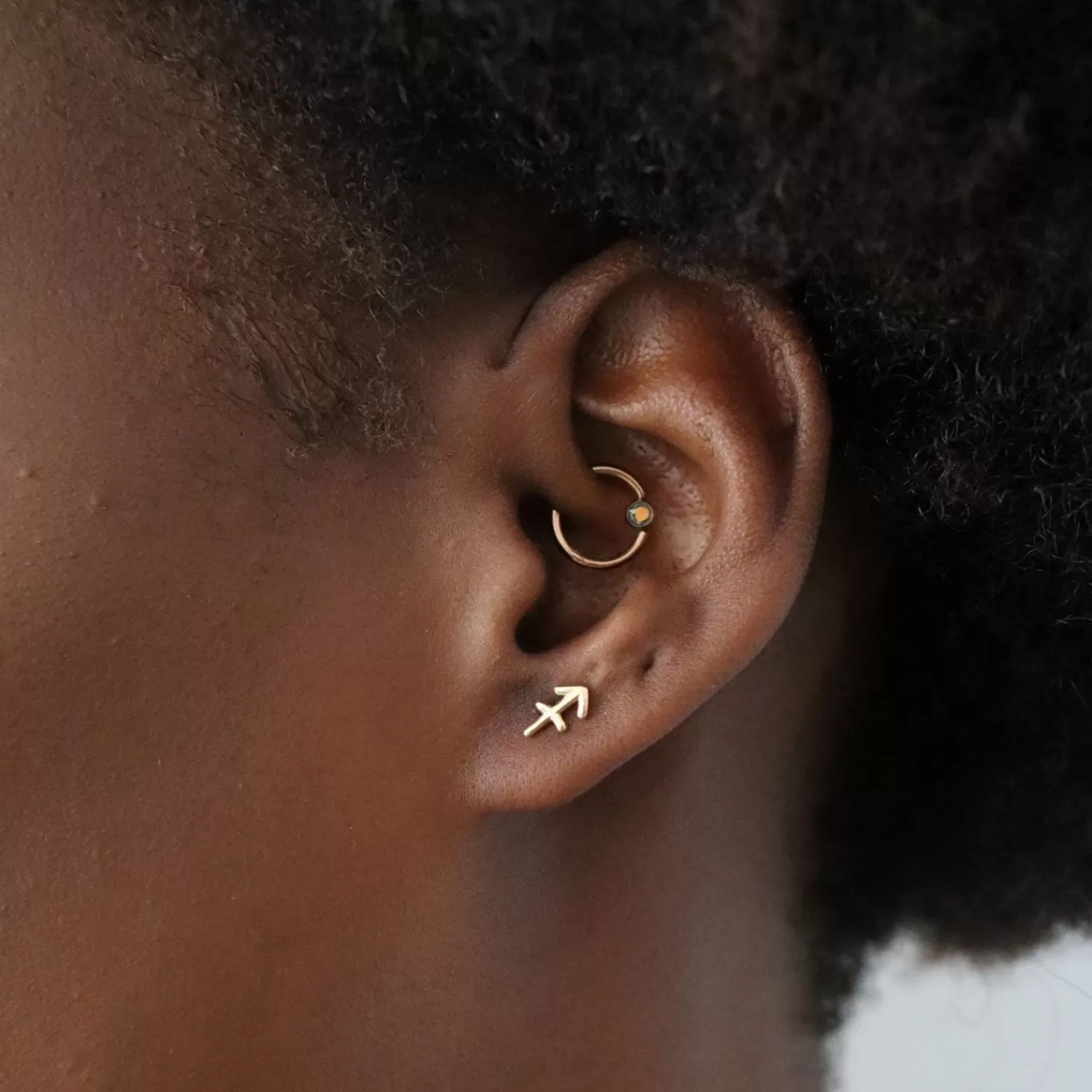 Boucle d'Oreille Étoile du Zodiaque en Or 18 Carats – Création Unique Alkemistry, Style Astral Élégant